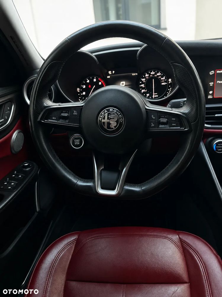 Alfa Romeo Giulia 2.0 Turbo 16V AT8 Executive - 15
