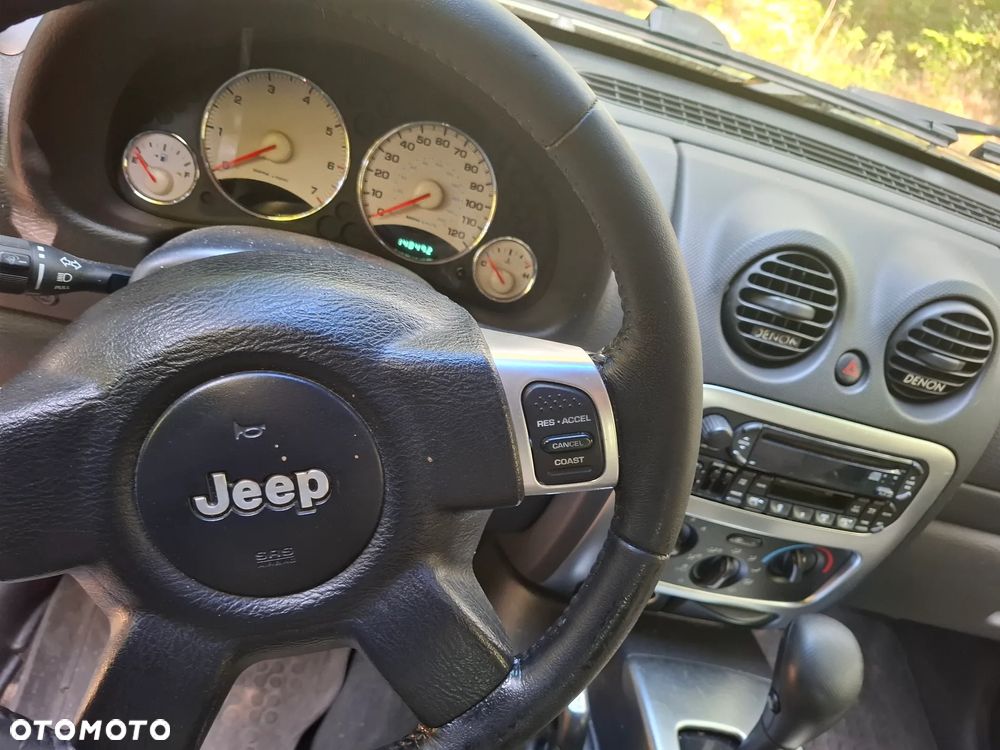Jeep Liberty 3.7 4x4 - 12