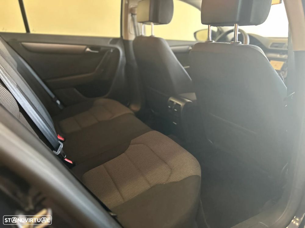 VW Passat 2.0 TDI BlueMotion Trendline - 28