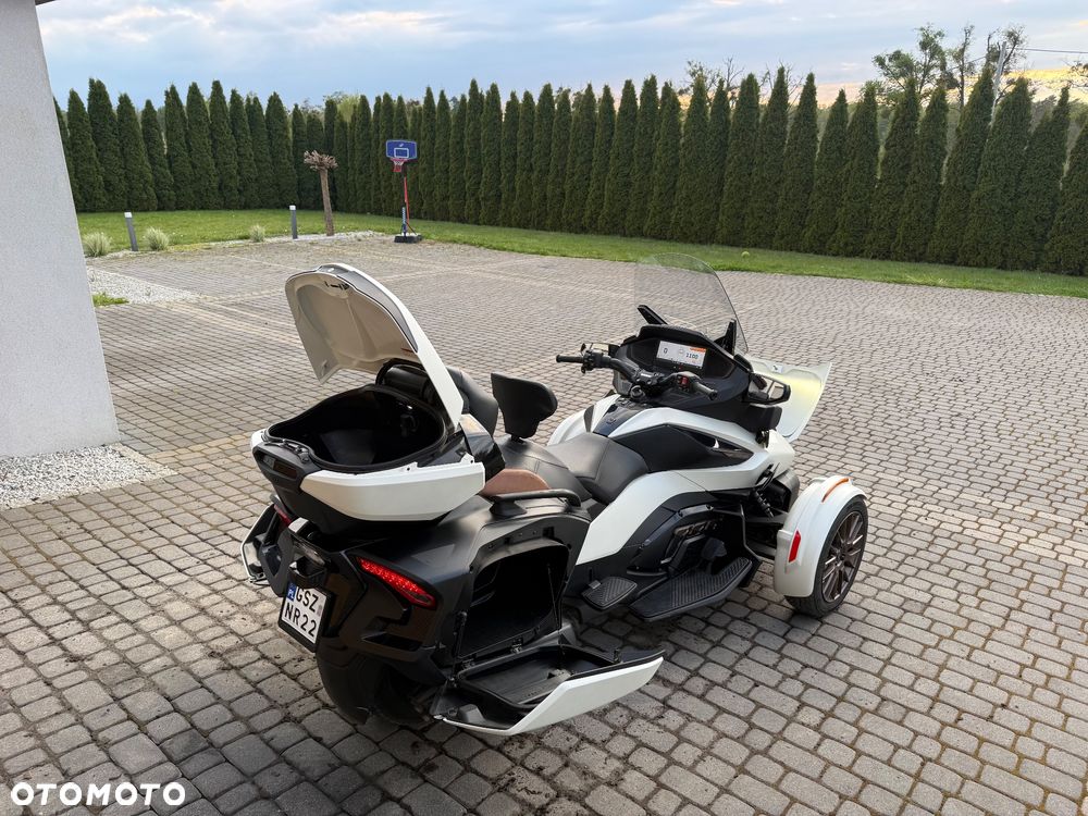 Can-Am Spyder - 24