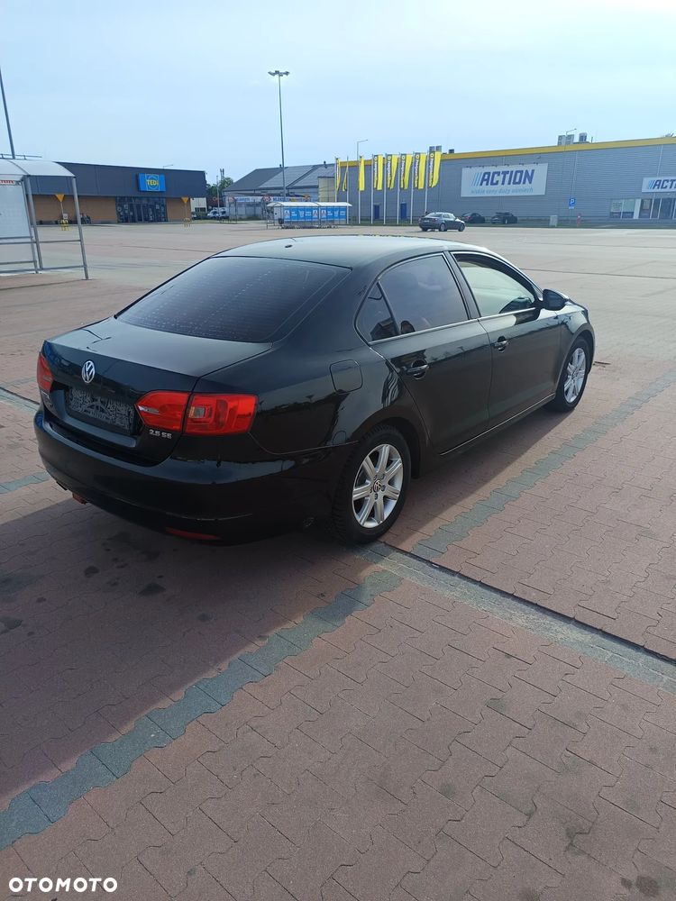 Volkswagen Jetta - 2