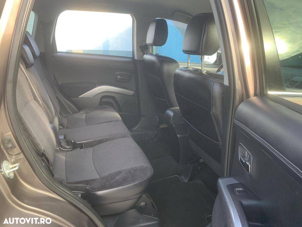 Mitsubishi Outlander 2.2 DI-D 4WD Intense - 14