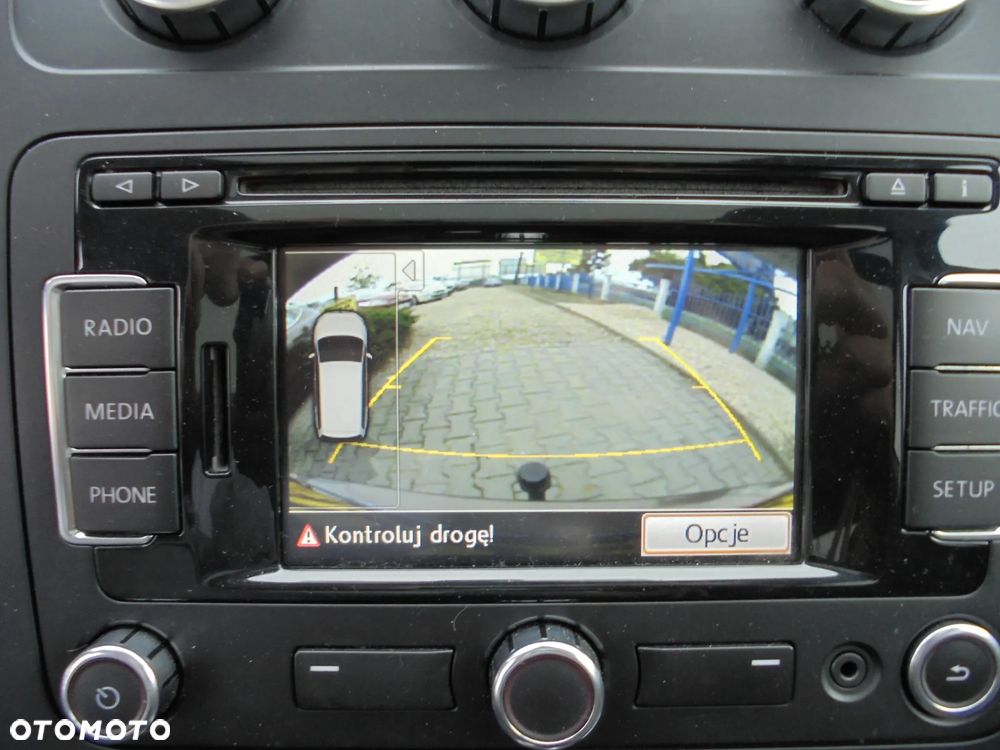 Volkswagen Touran 2.0 TDI DPF BlueMotion Technology DSG Highline - 19