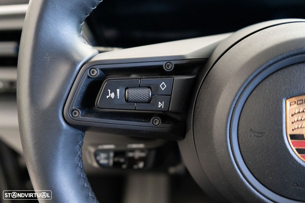 Porsche Macan Electric 4 - 27