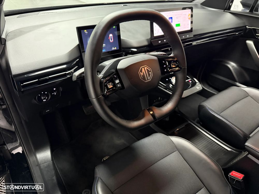 MG MG4 64 kWh Luxury - 24