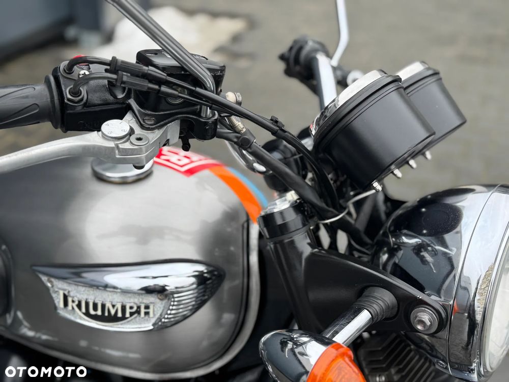 Triumph Bonneville - 27