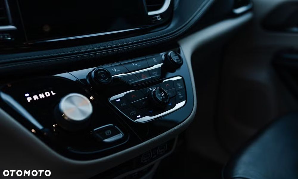 Chrysler Pacifica - 13