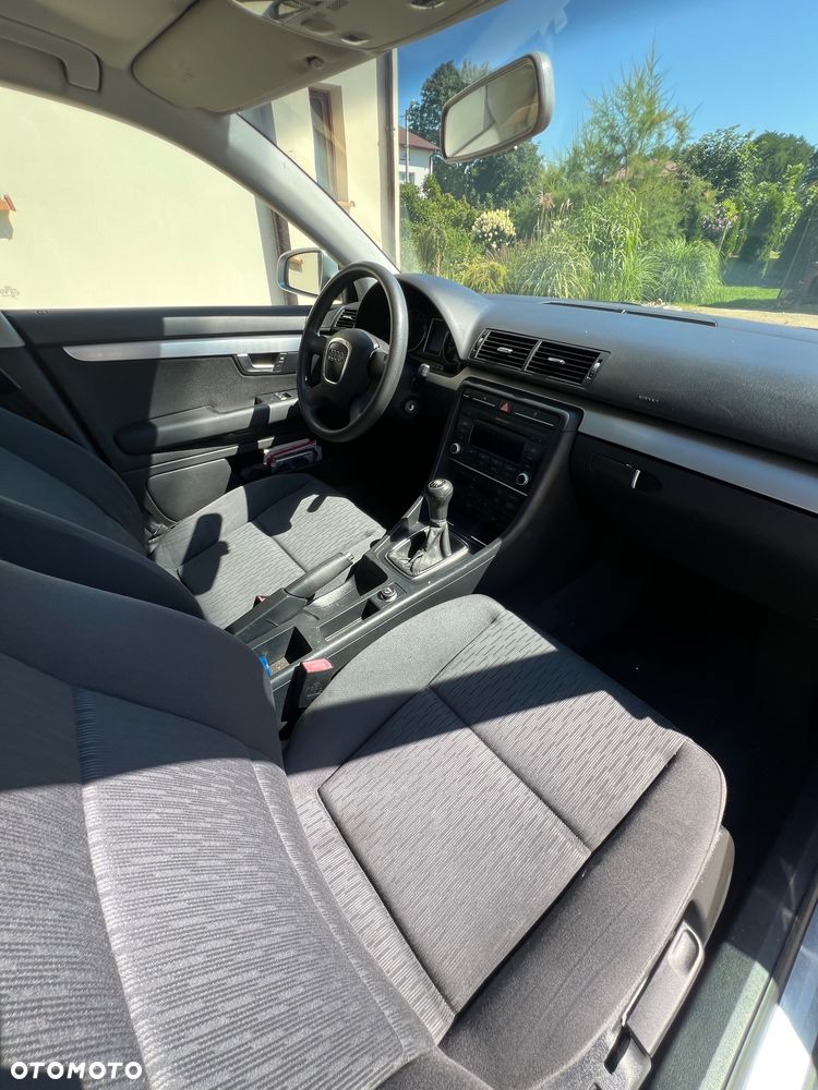 Audi A4 Limousine - 8
