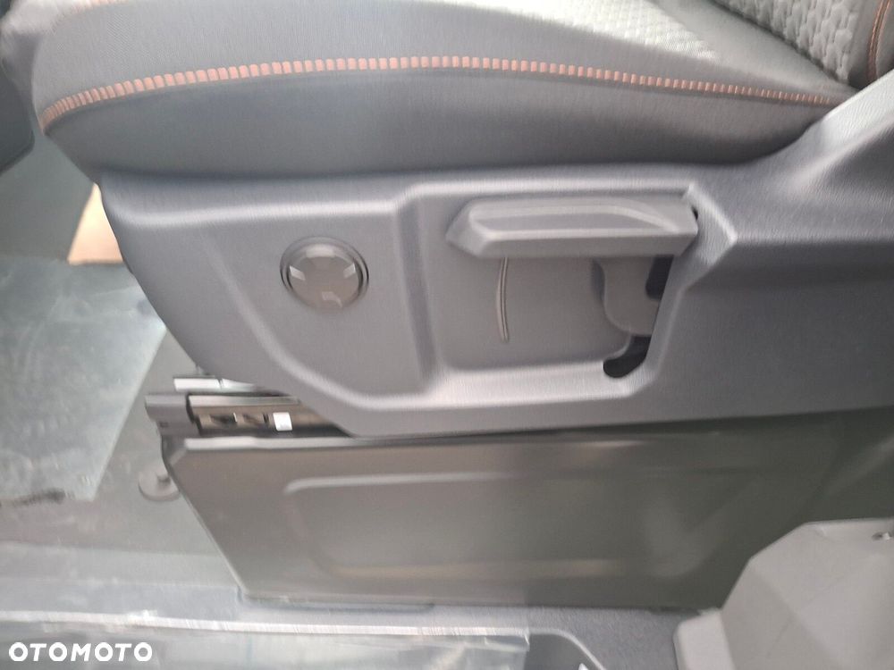 Volkswagen Transporter Furgon 2.0 TDI 150 KM automat - 16