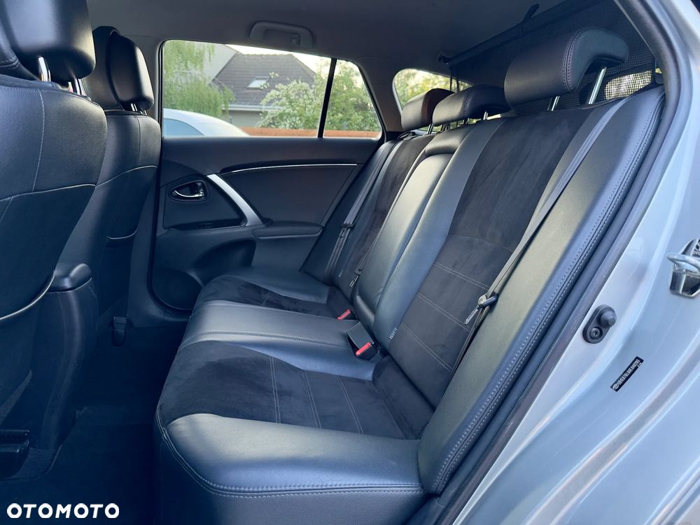 Toyota Avensis 2.0 Executive - 19