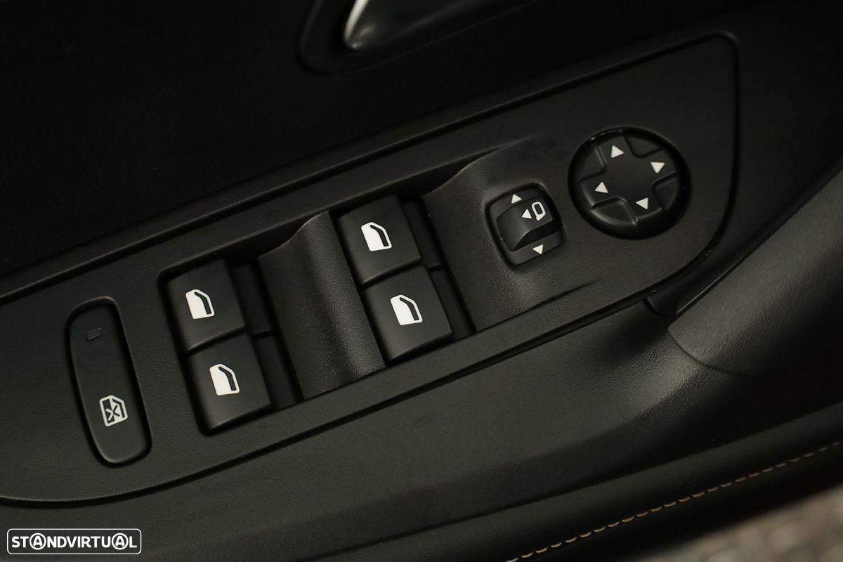 Peugeot 2008 1.2 PureTech Allure EAT8 - 20