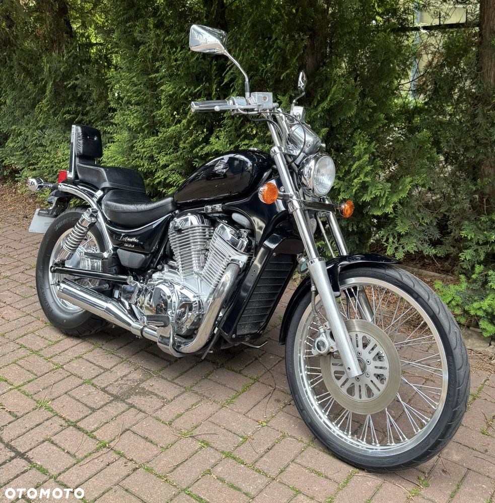 Suzuki Intruder - 1