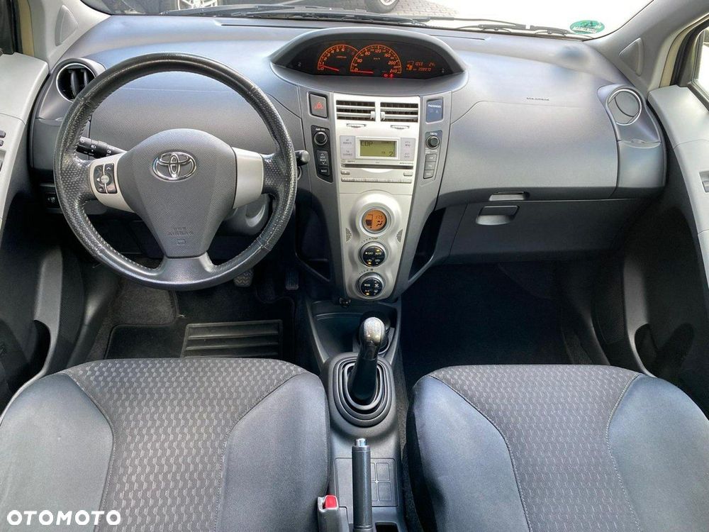 Toyota Yaris - 11