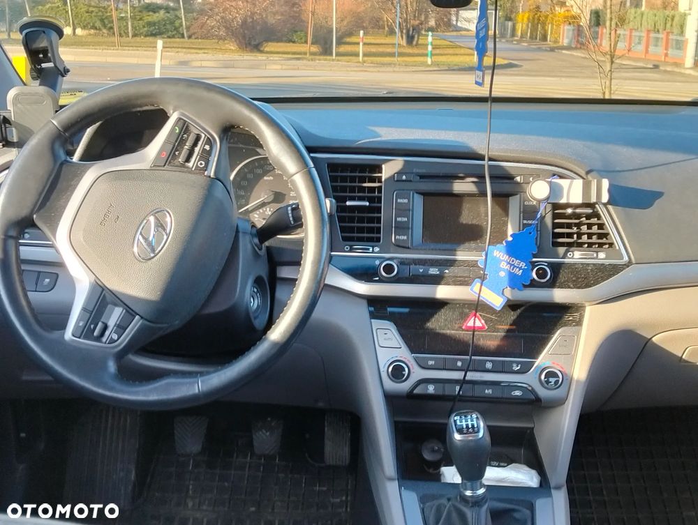 Hyundai Elantra 1.6 Comfort - 7