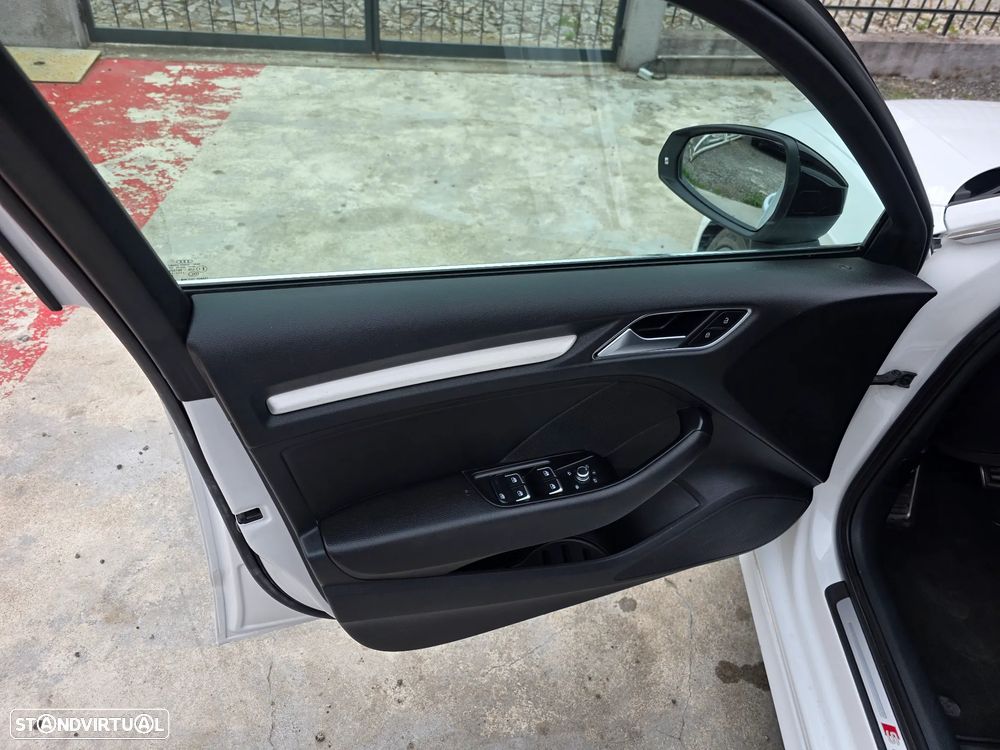 Audi A3 1.6 TDI S-line - 12