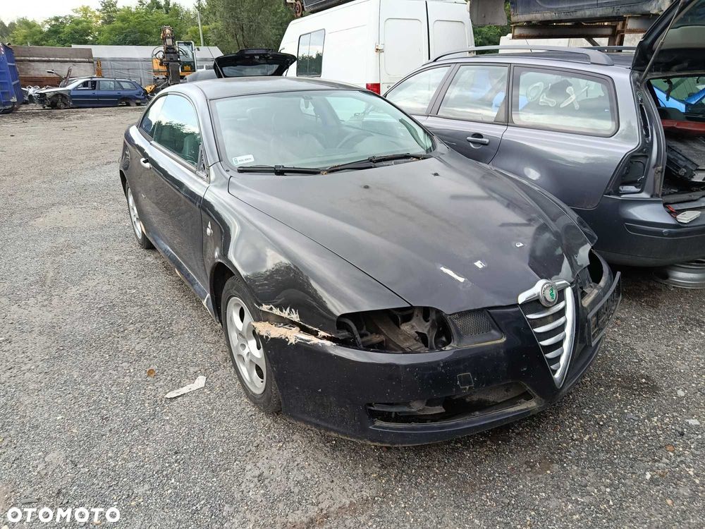 Alfa Romeo GT COUPE 1.9 JTD 2004r NA CZĘŚCI