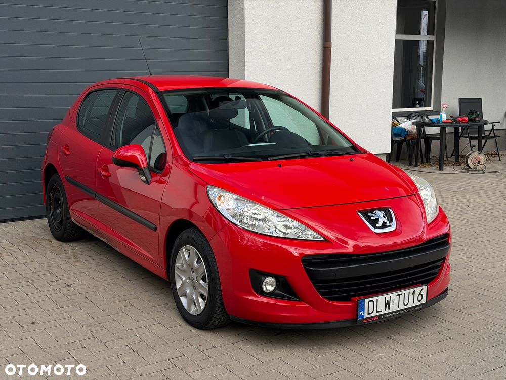 Peugeot 207 2010 photo 2