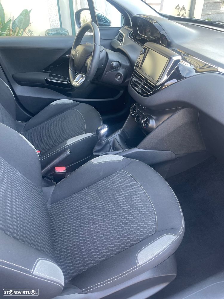 Peugeot 208 ver-1-2-puretech-style - 25