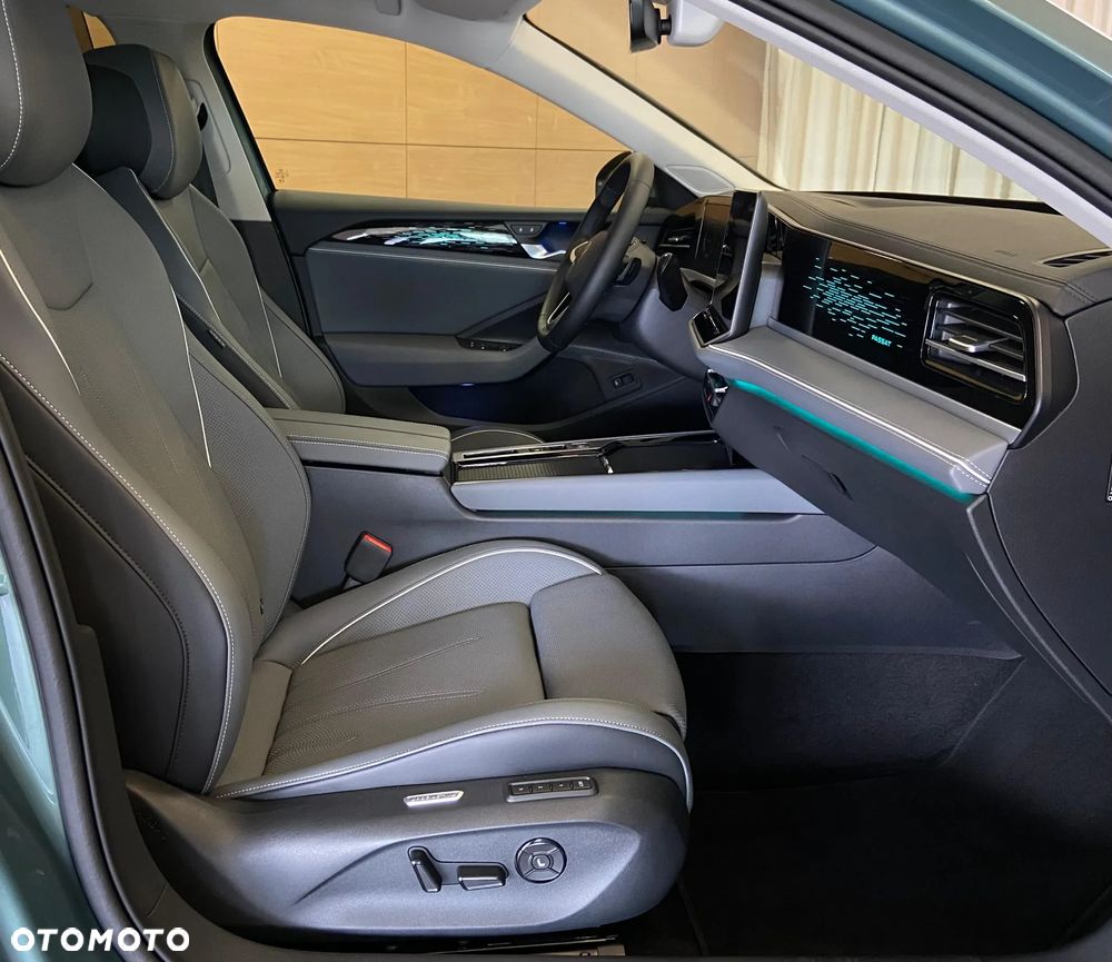 Volkswagen Passat 2.0 TDI SCR 4Mot Elegance DSG - 10