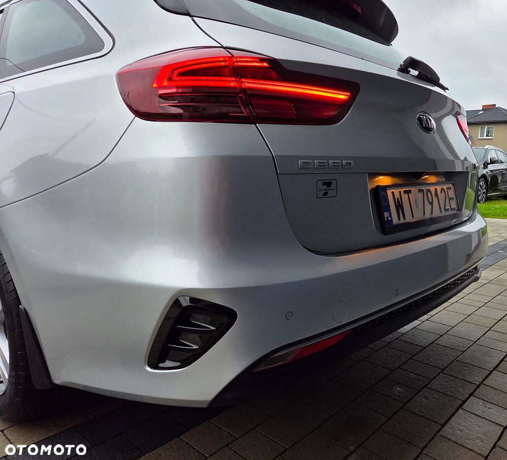 Kia Ceed 1.6 CRDi mHEV M - 11