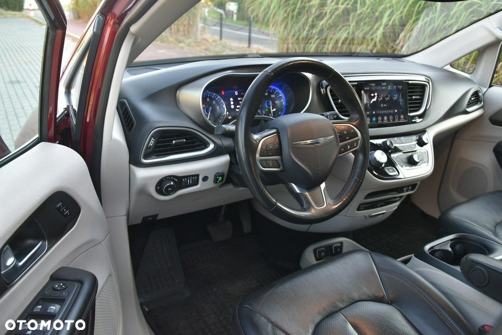 Chrysler Pacifica - 17