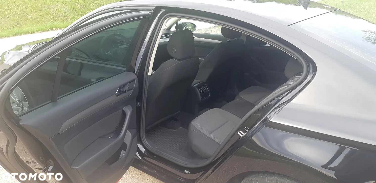 Volkswagen Passat 2.0 TDI BMT Trendline - 6