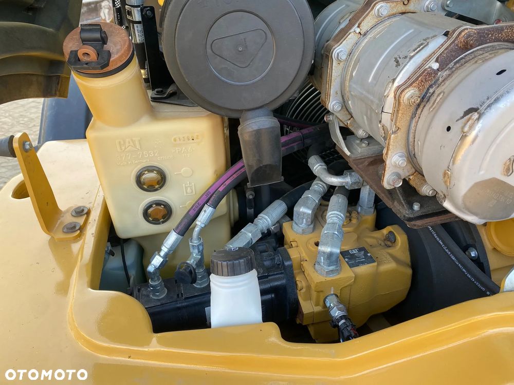 Caterpillar CAT 908M, 2017 ROK, 3900 MTH, ŁYŻKA OTWIERANA + WIDŁY, z NIEMIEC, - 21
