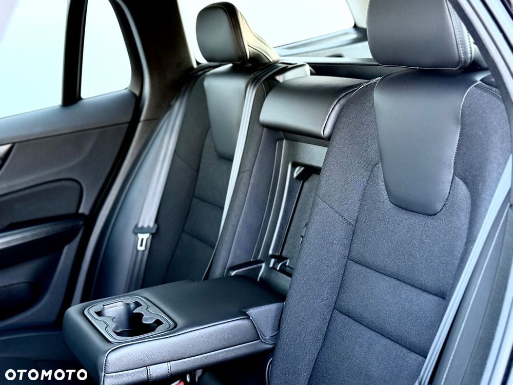 Volvo V60 Cross Country - 28