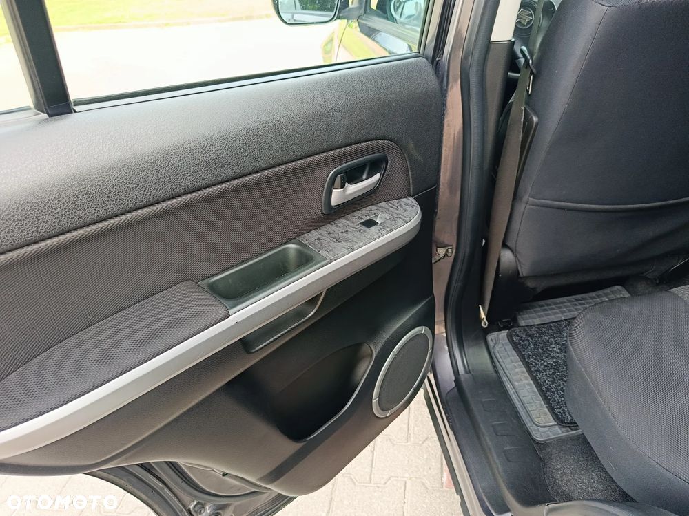 Suzuki Grand Vitara 2.0 - 32