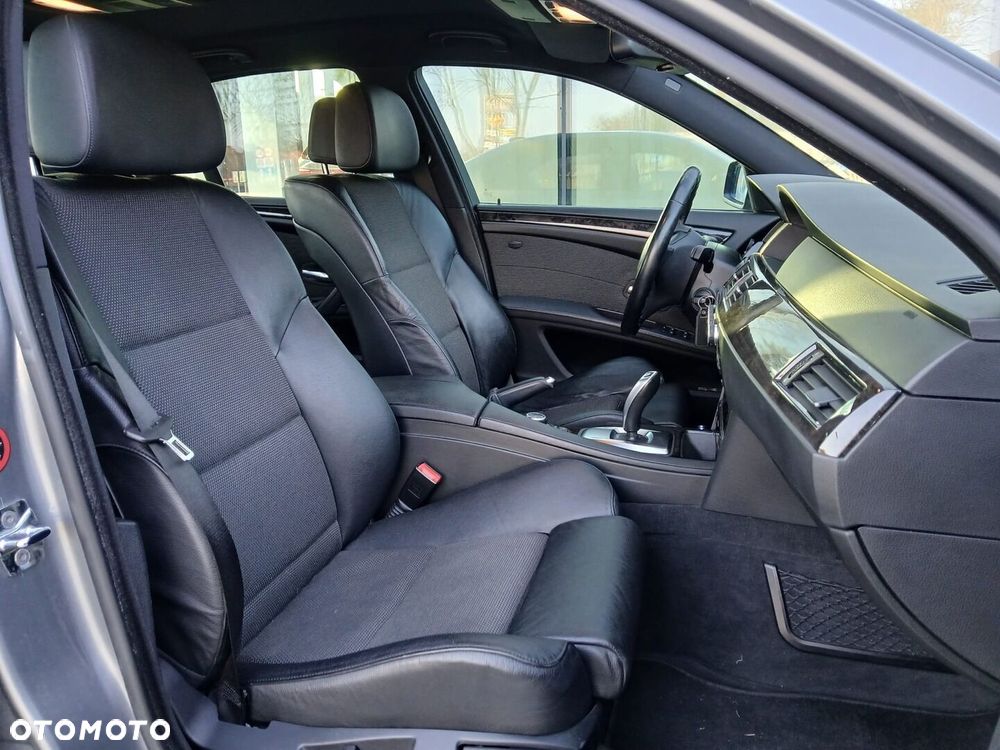 BMW Seria 5 540i - 24