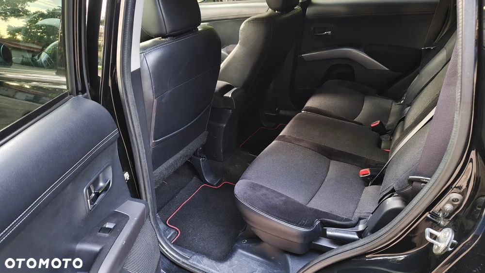 Mitsubishi Outlander 2.0 Intense + NAVI 2WD EU5 - 7