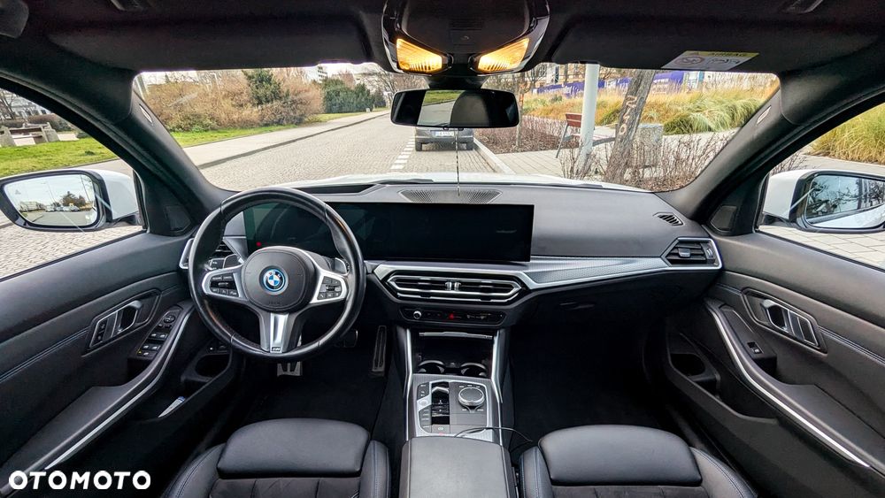 BMW Seria 3 330e PHEV M Sport sport - 12