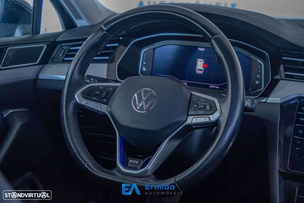 VW Passat Variant - 25