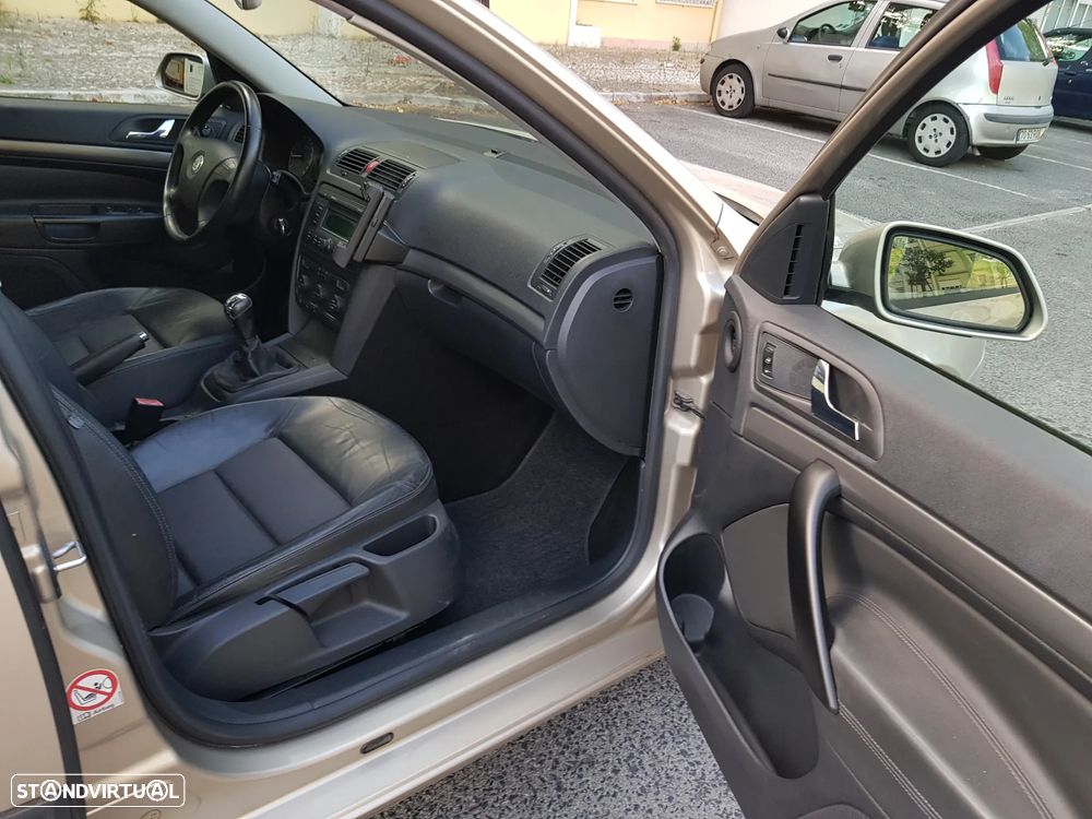 Skoda Octavia 1.6 Elegance - 33