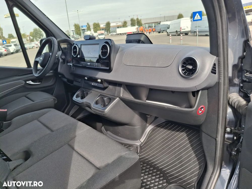 Mercedes-Benz Sprinter - 12