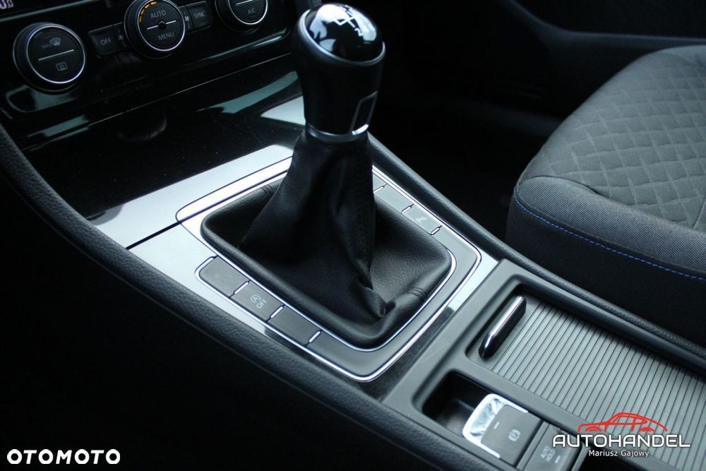 Volkswagen Golf - 16