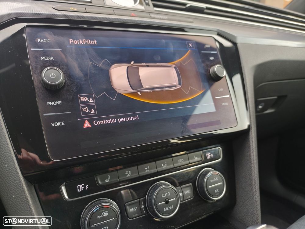 VW Passat Variant 2.0 TDi R-Line DSG - 27