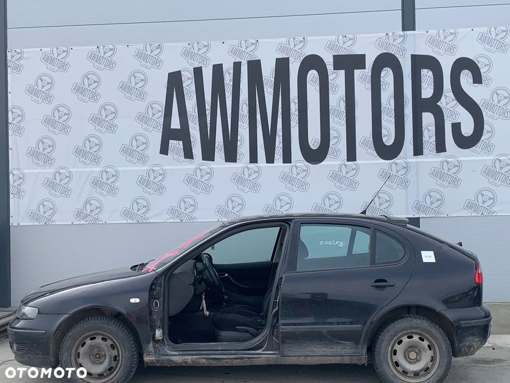 SEAT LEON 2005 *SAMOCHÓD NA CZĘŚCI* 4786 MASKA, LAMPA, DRZWI, LUSTERKO, ZDERZAK, GRILL, BŁOTNIK, KLAPA, BELKA, DESKA, FOTELE, KANAPA, ĆWIARTKA KIEROWNICA, TARCZE, ZACISKI, ZAWIESZENIE, KOMPLETNY PRZÓD, KOMPLETNY TYŁ, LICZNIK, ZEGARY, PRAWE LEWE PRZÓD TYŁ - 1