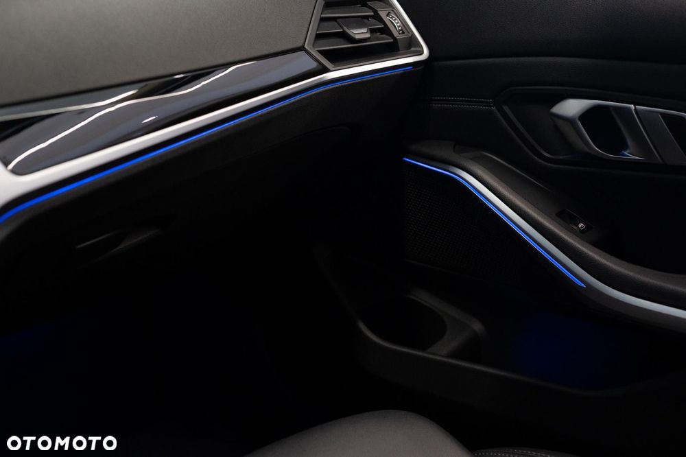 BMW Seria 3 320i Sport Line - 22