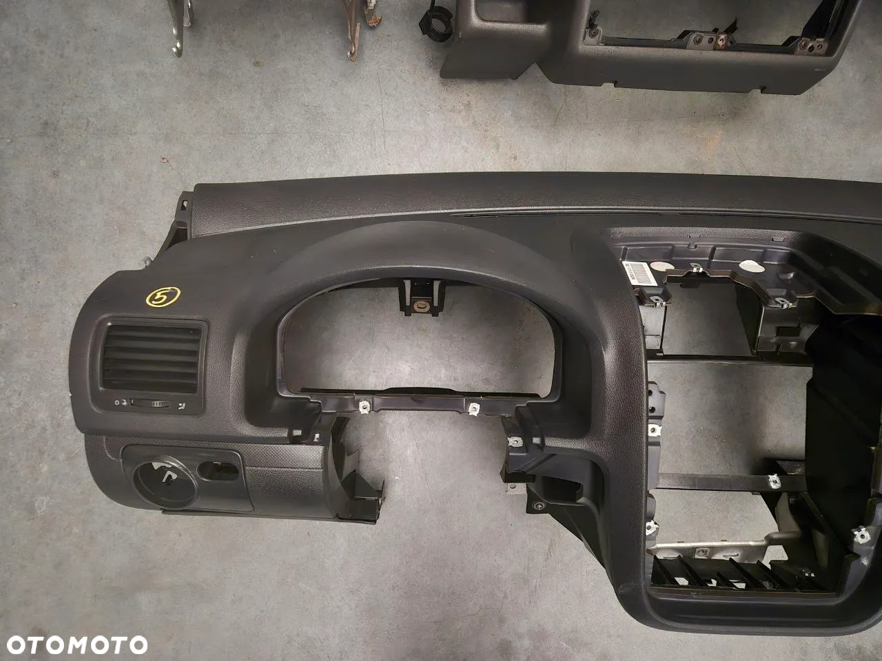VOLKSWAGEN DESKA ROZDZIELCZA - 28