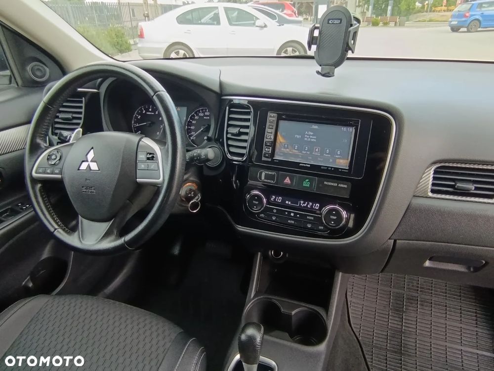 Mitsubishi Outlander 2.0 Intense + Navi 4WD CVT - 11