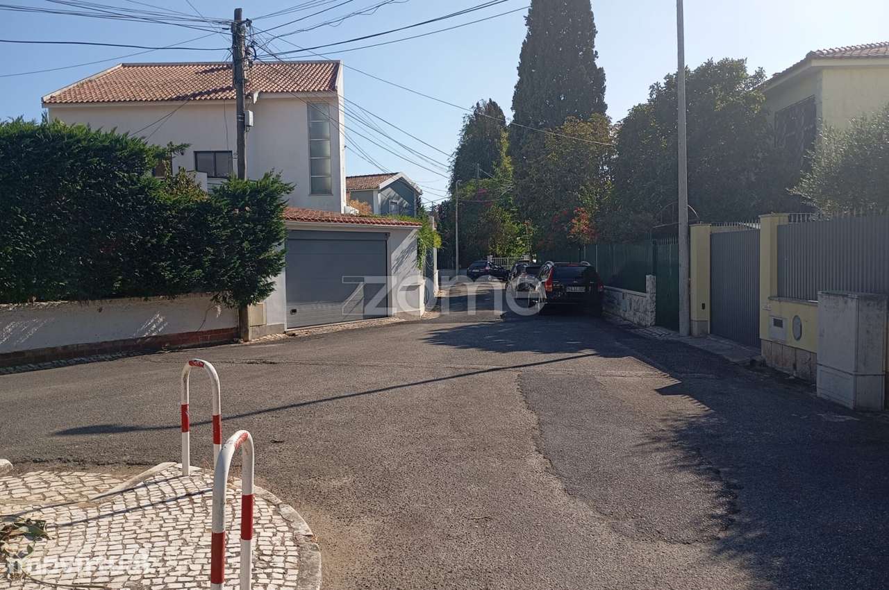 Moradia T4 – Espaço, Versatilidade e Oportunidade Única - Grande imagem: 2/23