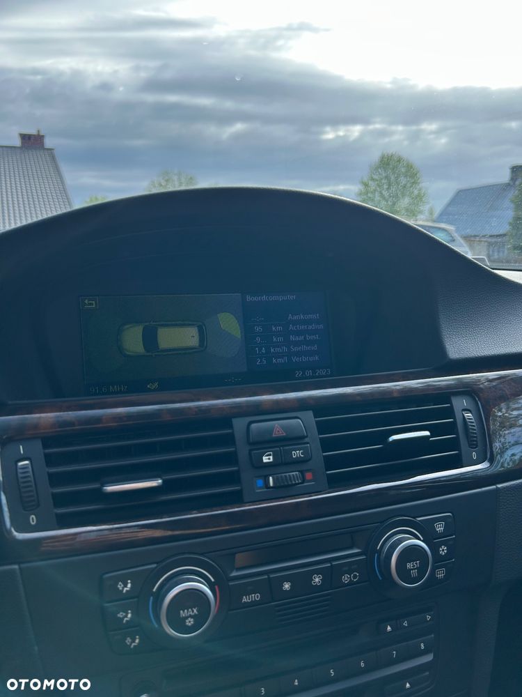 BMW Seria 3 318i - 29