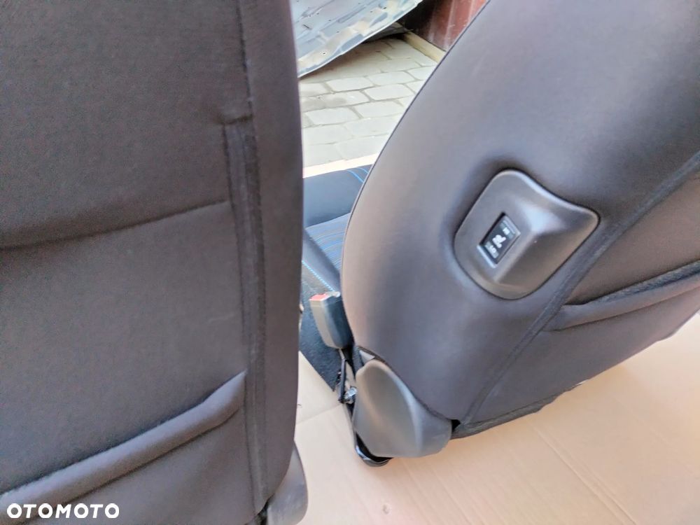 NISSAN LEAF II ZE1 2019 FOTELE KANAPA TYŁ - 10