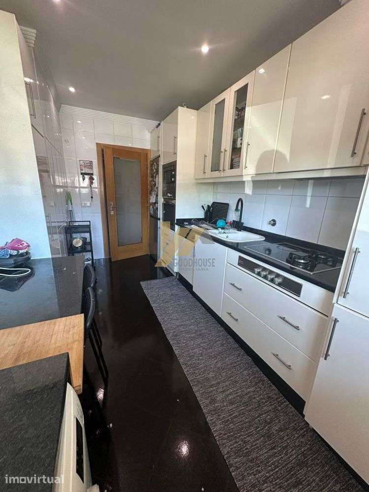 Apartamento T2 com varanda e garagem fechada - Grande imagem: 3/20