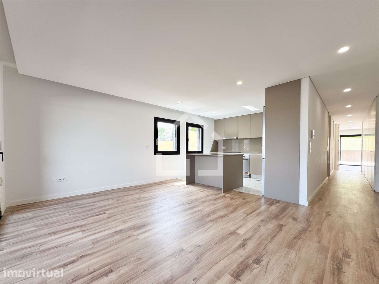 Apartamento T2 Venda em Santa Maria da Feira, Travanca, Sanfins e Espa - Grande imagem: 3/14