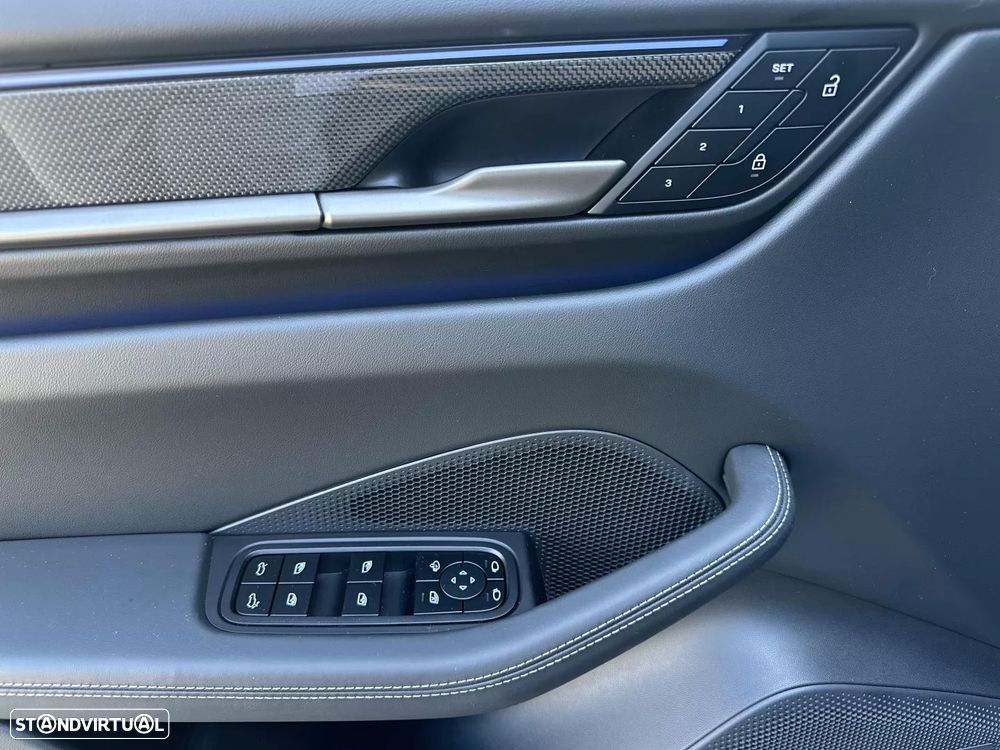 Porsche Macan Electric Turbo - 60