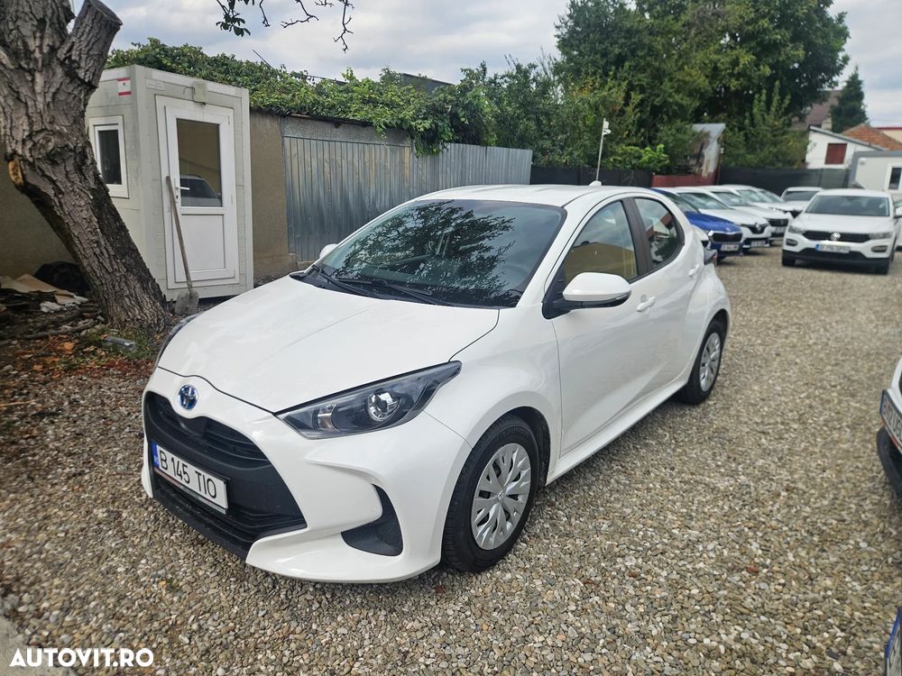 Toyota Yaris 1.5 VVT-i HSD Active - 1