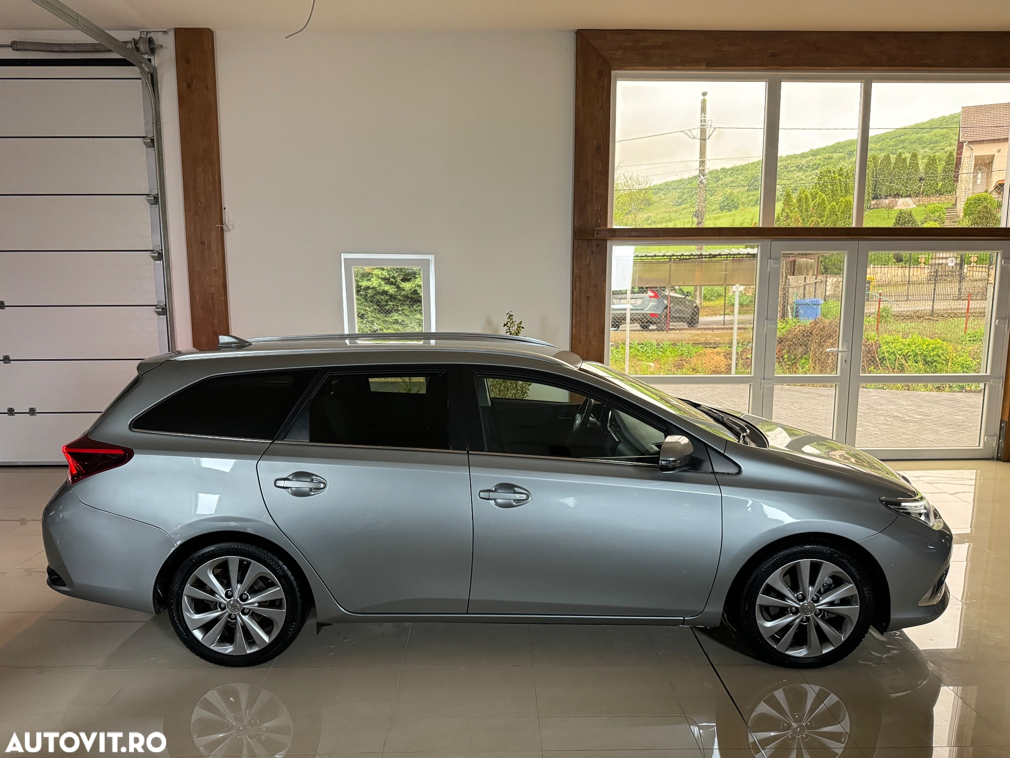 Toyota Auris 1.8 VVT-i Hybrid Automatik Touring Sports Edition-S - 5