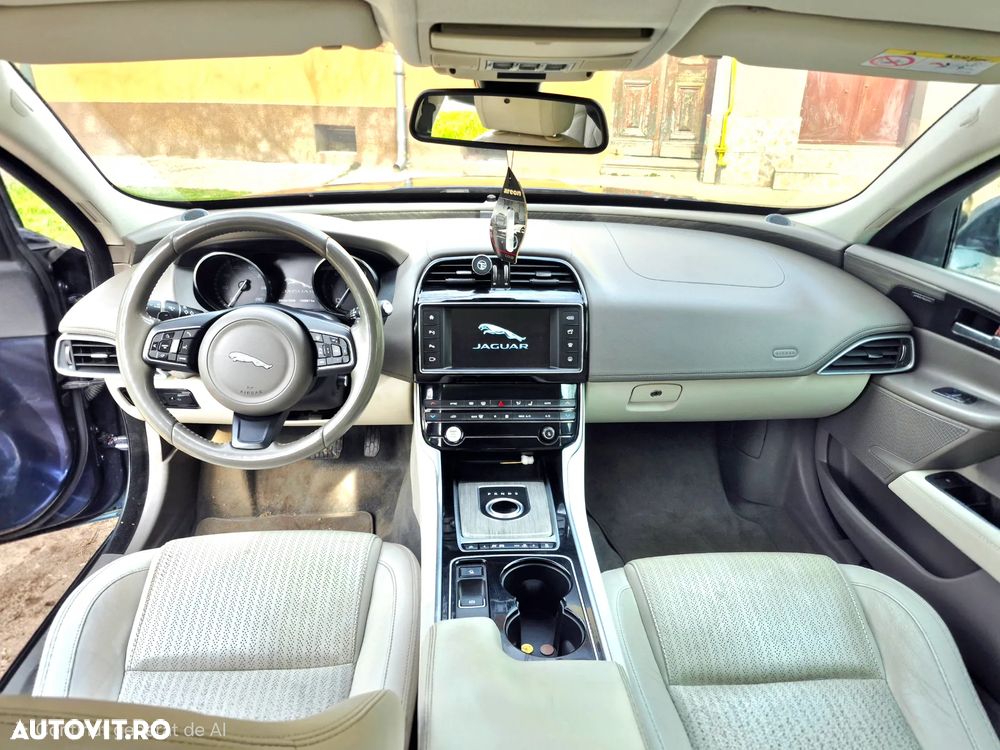 Jaguar XE 20d Aut. Portfolio - 34